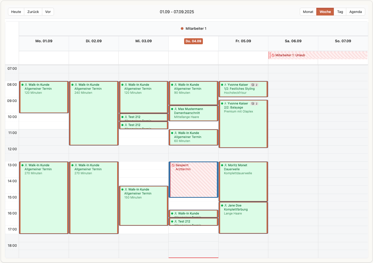 nauw Kalender-Wochenansicht mit Terminen, Mitarbeiterfilter und Tages-, Wochen- und Monatsansicht